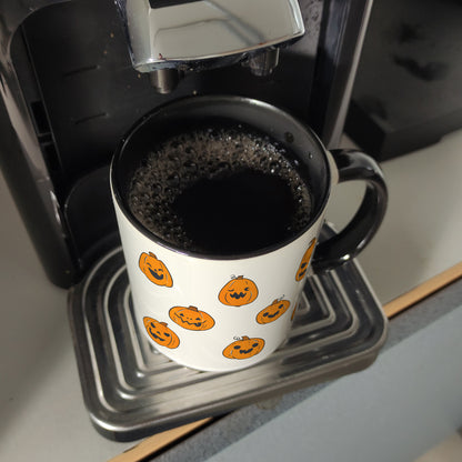 Kaffeebecher Schwarz im Halloween Design - mit vielen lustigen geschnitzten Kürbisköpfen