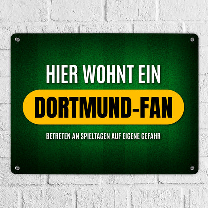 Metallschild XL mit Spruch: Hier wohnt ein Dortmund-Fan