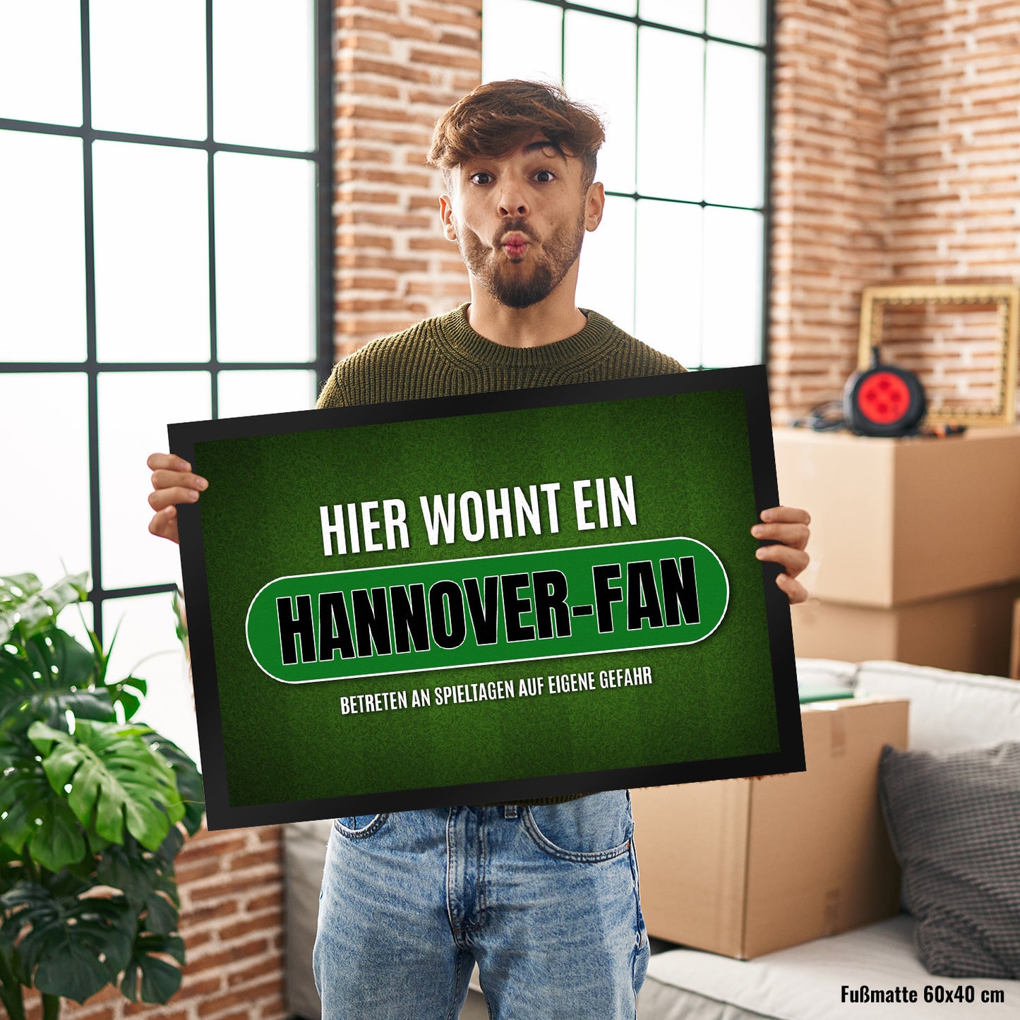 Hier wohnt ein Hannover-Fan Fußmatte XL mit Rasen Motiv