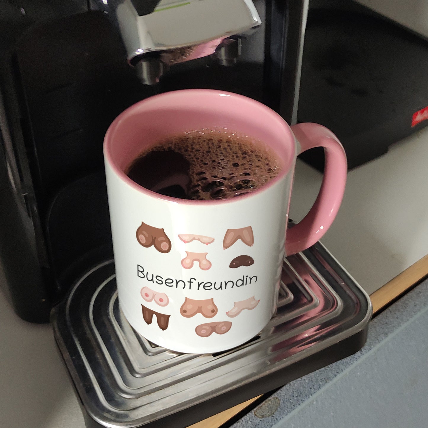 Busenfreundin Kaffeebecher Rosa mit verschiedenen Brüsten