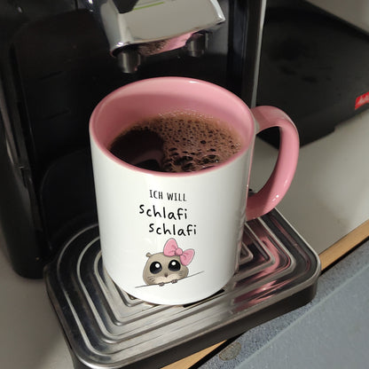 Meme Hamster Kaffeebecher in rosa mit Spruch Ich will Schlafi Schlafi