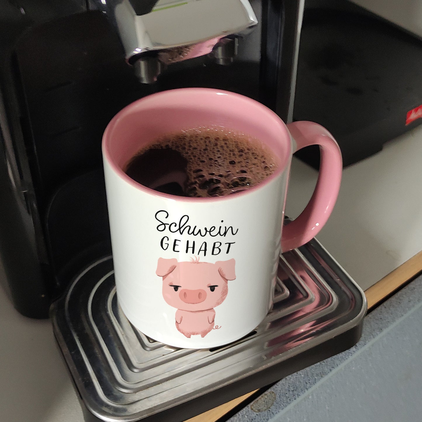 Ferkel Kaffeebecher in rosa mit Spruch Schwein gehabt