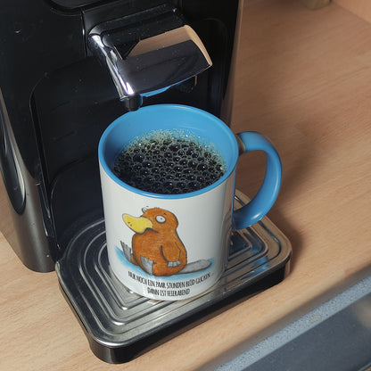 Nur noch ein paar Stunden blöd gucken, dann ist Feierabend Kaffeebecher Henkel und Innenseite Hellblau mit Schnabeltier Motiv