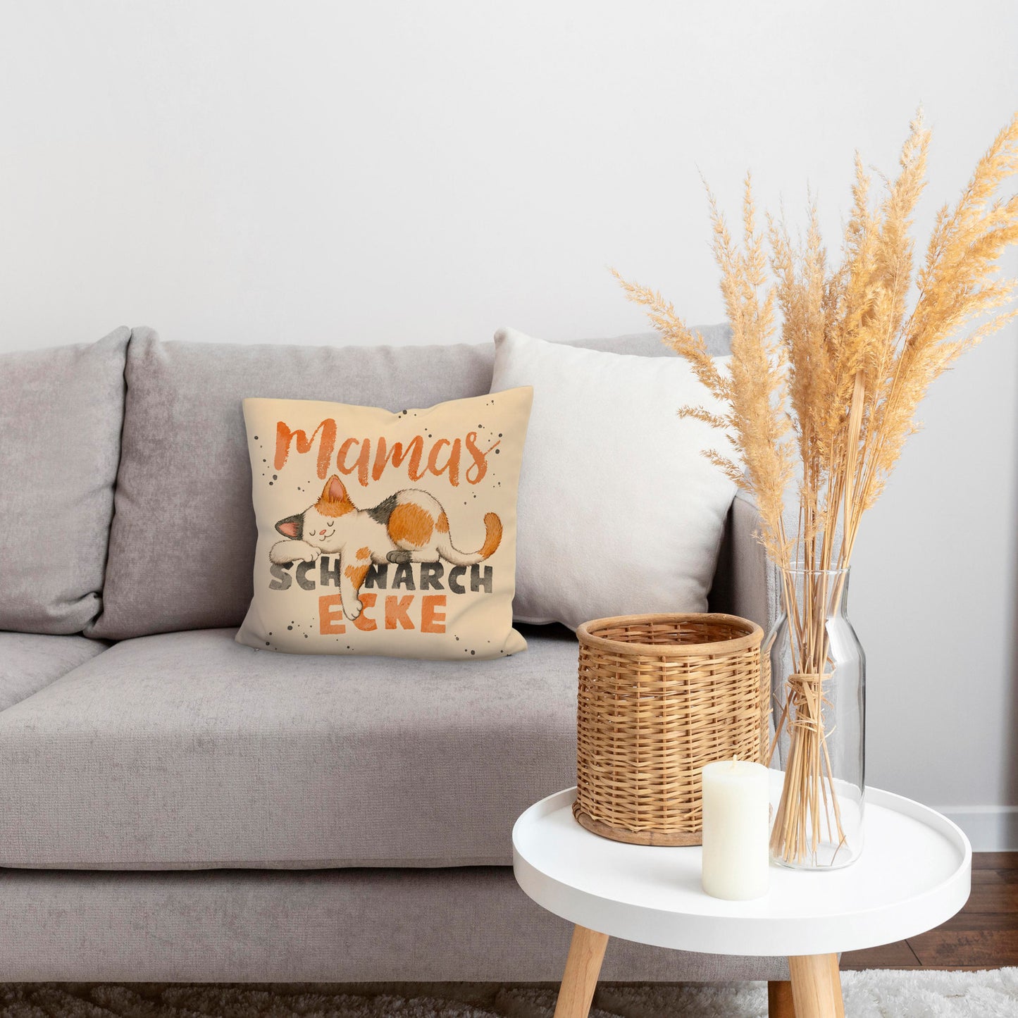 Orange Katze Kissen mit Leinenoptik mit Spruch Mamas Schnarchecke