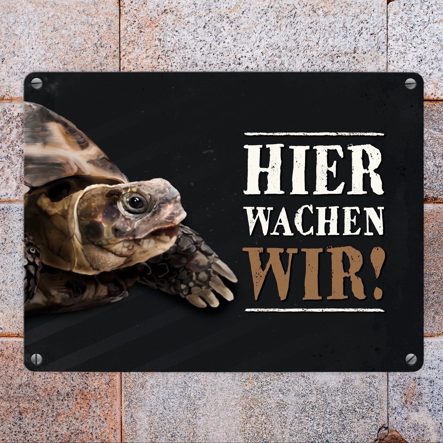 Metallschild mit Schildkröte Motiv und Spruch: Hier wachen wir!