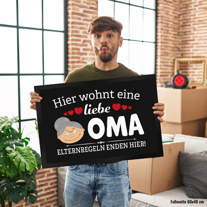 Hier wohnt eine liebe Oma Fußmatte XL in 40x60 cm