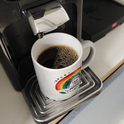 Regenbogen Glitzer-Kaffeebecher mit Spruch Enjoy every moment