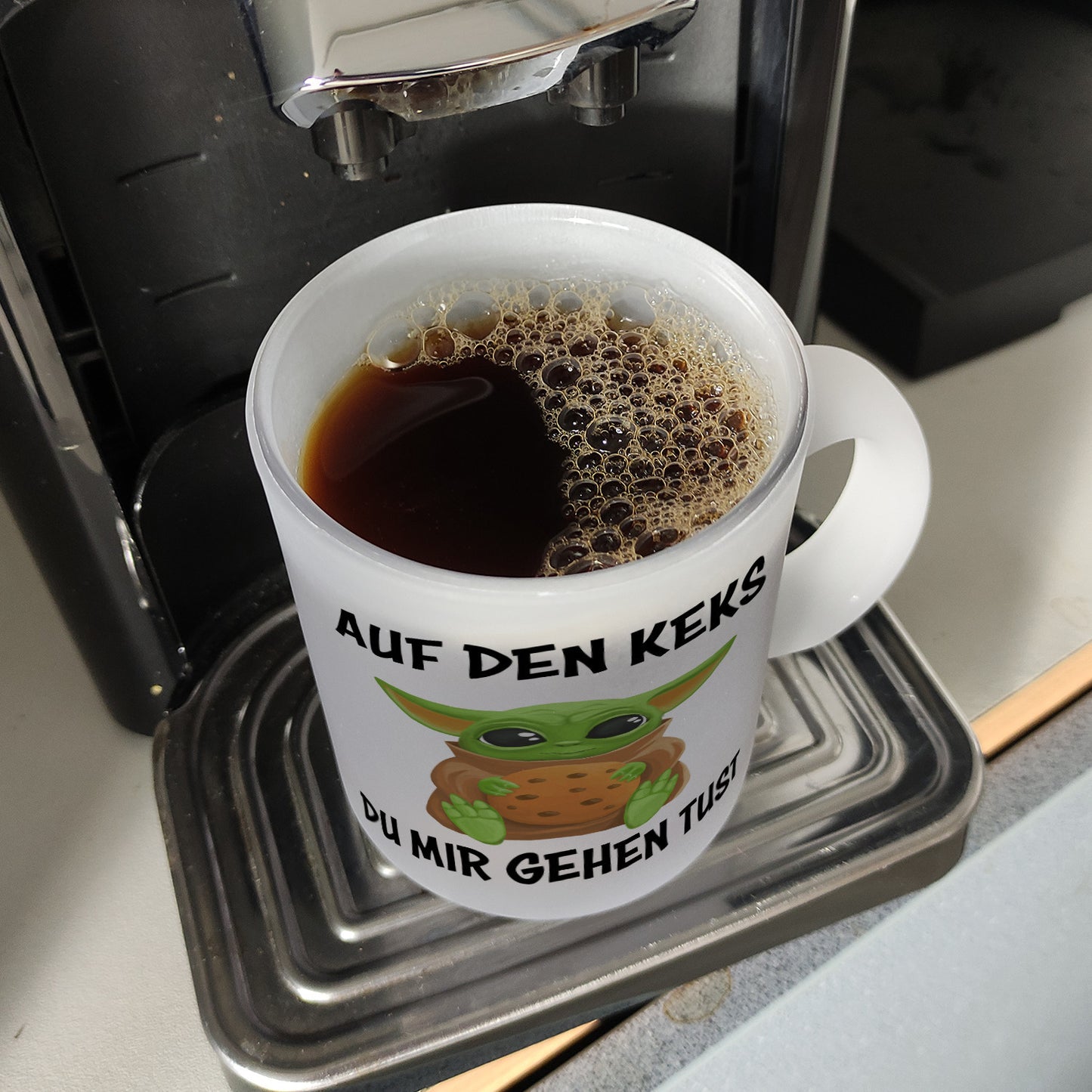 Baby-Alien Glas Tasse mit Spruch Auf den Keks du mir gehen tust