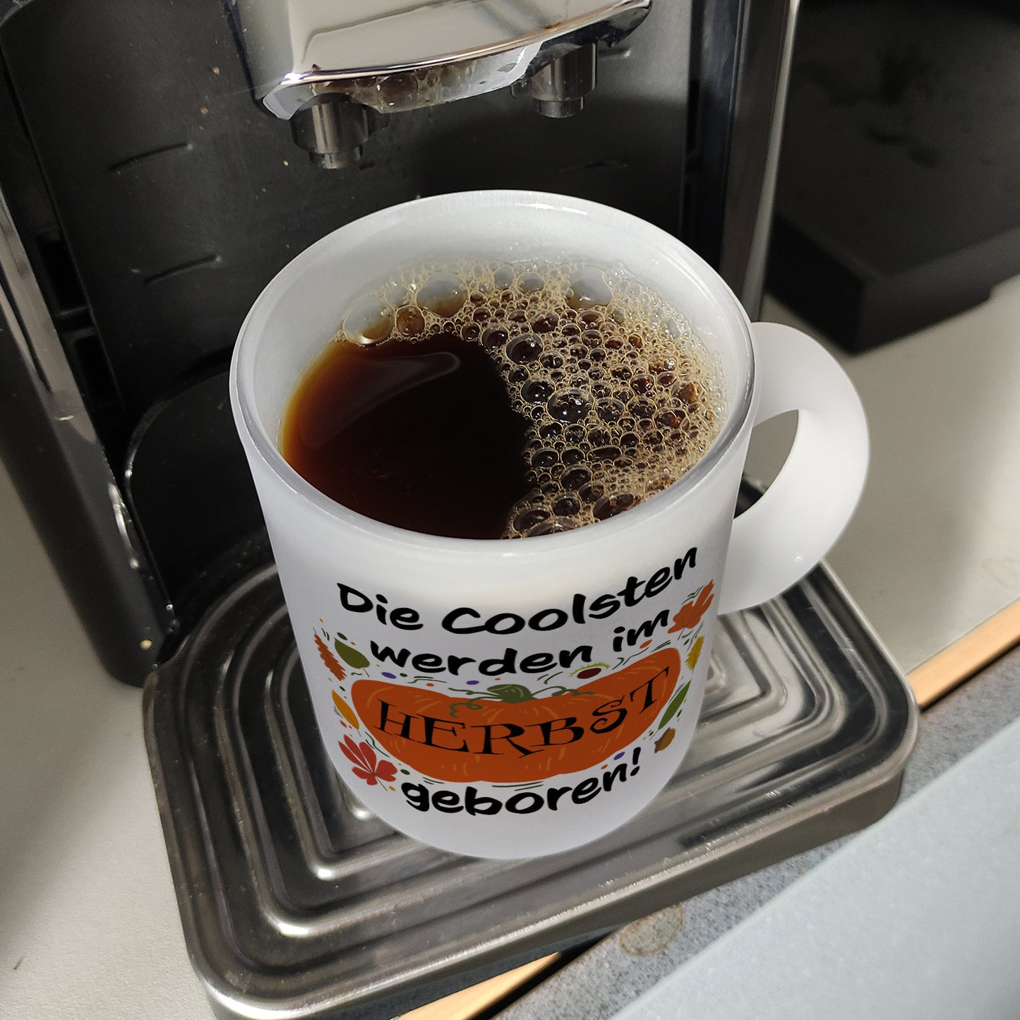 Die Coolsten werden im Herbst geboren Glas Tasse mit Kürbis Motiv