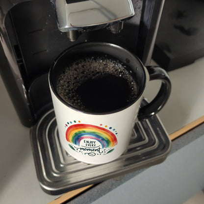 Regenbogen Kaffeebecher in schwarz mit Spruch Enjoy every moment