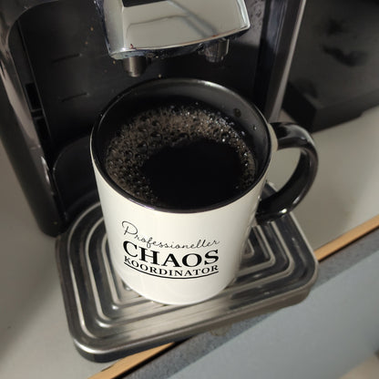 Chef Kaffeebecher in schwarz mit Spruch Professioneller Chaos Koordinator