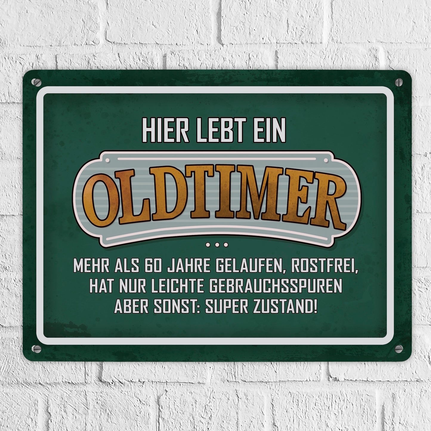 Metallschild XL mit Retro- Stil Motiv und Spruch: Hier wohnt ein Oldtimer