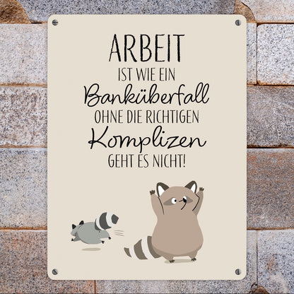 Waschbären Metallschild XL in 21x28 cm mit Spruch Arbeit erfordert die richtigen Komplizen