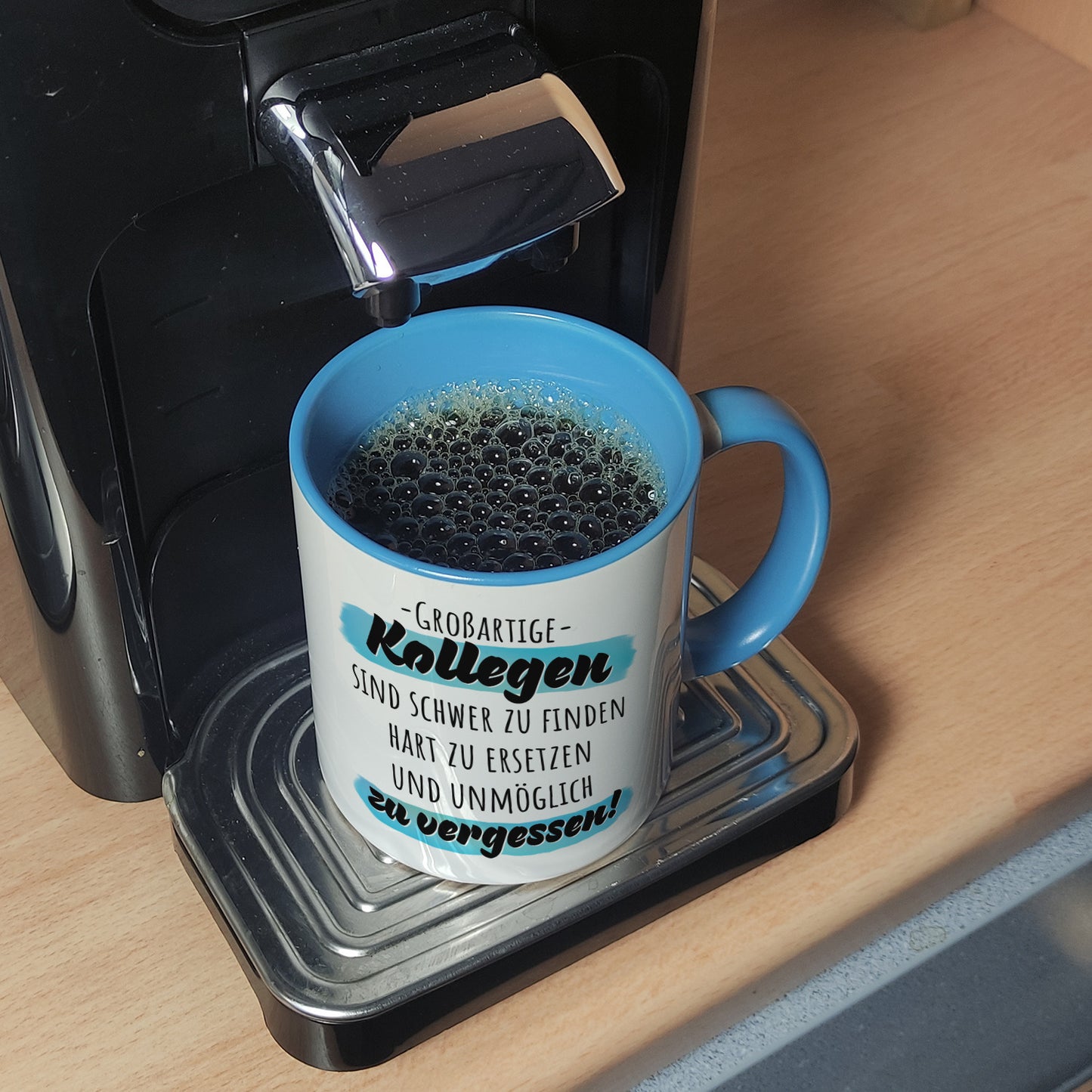 Großartige Kollegen sind schwer zu finden Kaffeebecher in hellblau