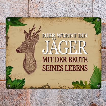 Metallschild mit Spruch: Hier wohnt ein Jäger - mit der ...