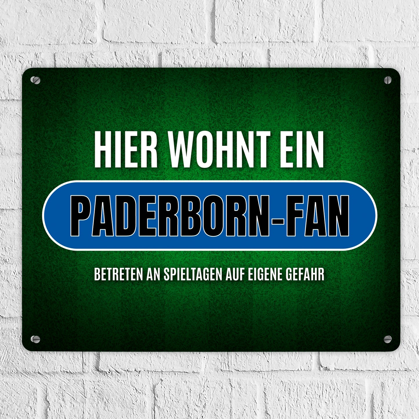 Hier wohnt ein Paderborn-Fan Metallschild XL mit Rasen Motiv