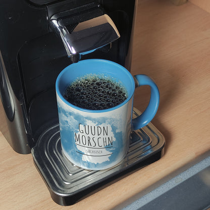 Hallo auf Sächsisch Guudn Morschen lustiger Kaffeebecher Hellblau mit blauem Hintergrund