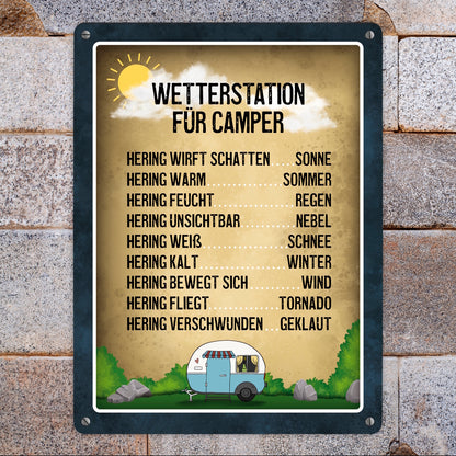 Metallschild XL mit Campingplatz Motiv und Spruch: Wetterstation für Camper