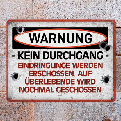 Eindringlinge werden erschossen Warnschild mit Einschusslöcher Motiv