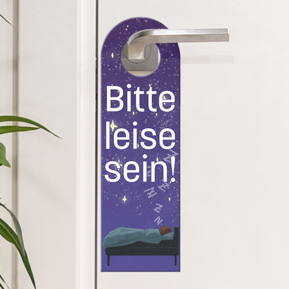 Bitte leise sein oder Bin wach Türhänger mit Bett unter freiem Himmel