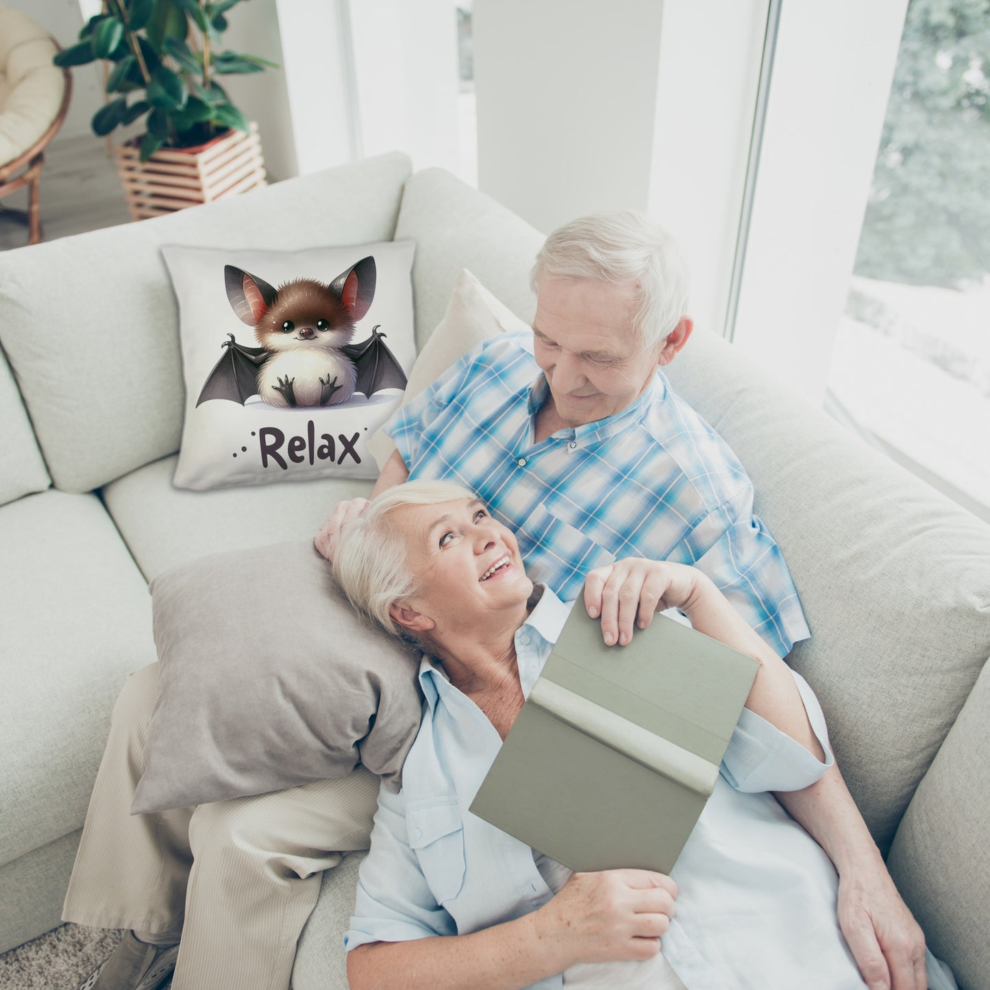 Baby Fledermaus Kuschelkissen mit Spruch Relax