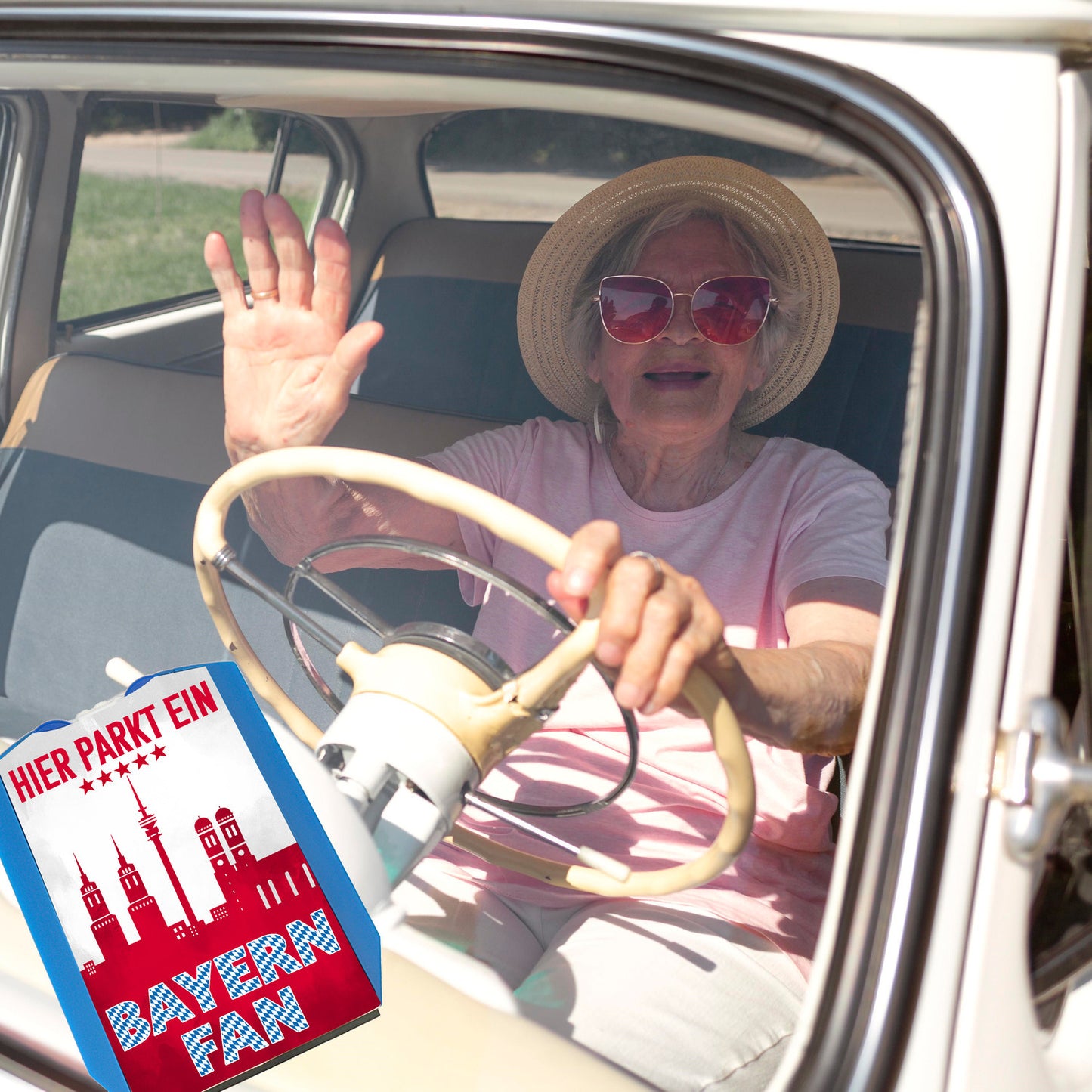 Hier parkt ein Bayern Fan Parkscheibe in Vereinsfarben