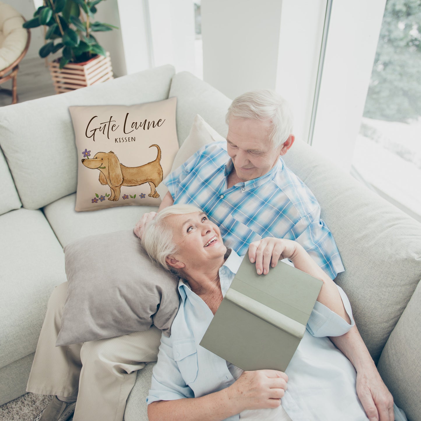 Dackel mit Blume Kissen mit Leinenoptik mit Spruch Gute Laune Kissen mit Leinenoptik