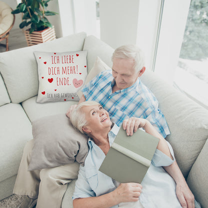 Herzen Kuschelkissen mit Spruch Ich liebe dich mehr! Ende.