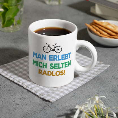 Man erlebt mich selten radlos Kaffeebecher mit Rennrad Motiv