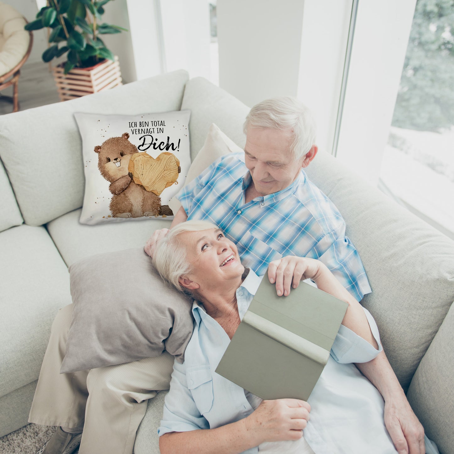 Biber Kuschelkissen mit Spruch Ich bin total vernagt in dich