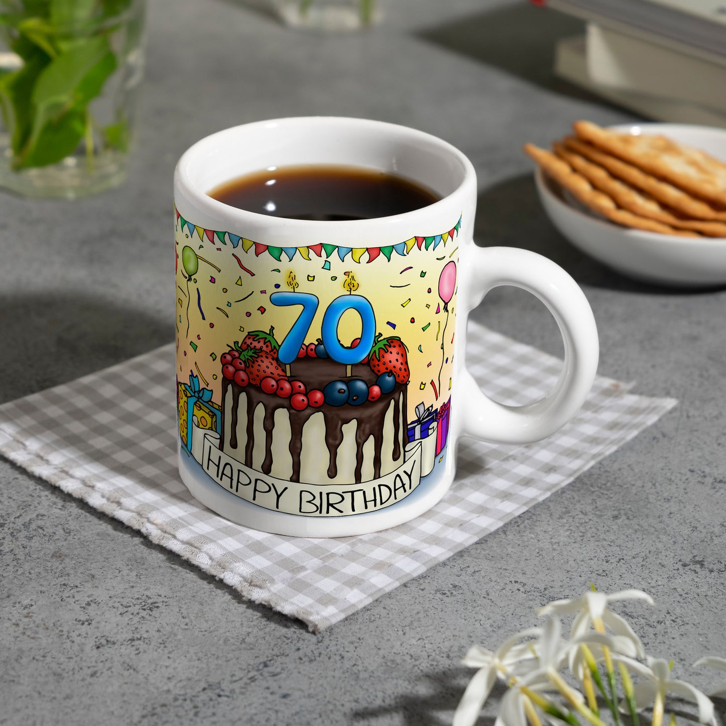 70. Geburtstag Tasse mit Kuchen und Geschenk und Anhänger: zum 25568. Tag