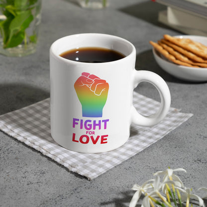 Fight for Love Kaffeebecher mit Faust in Regenbogenfarben