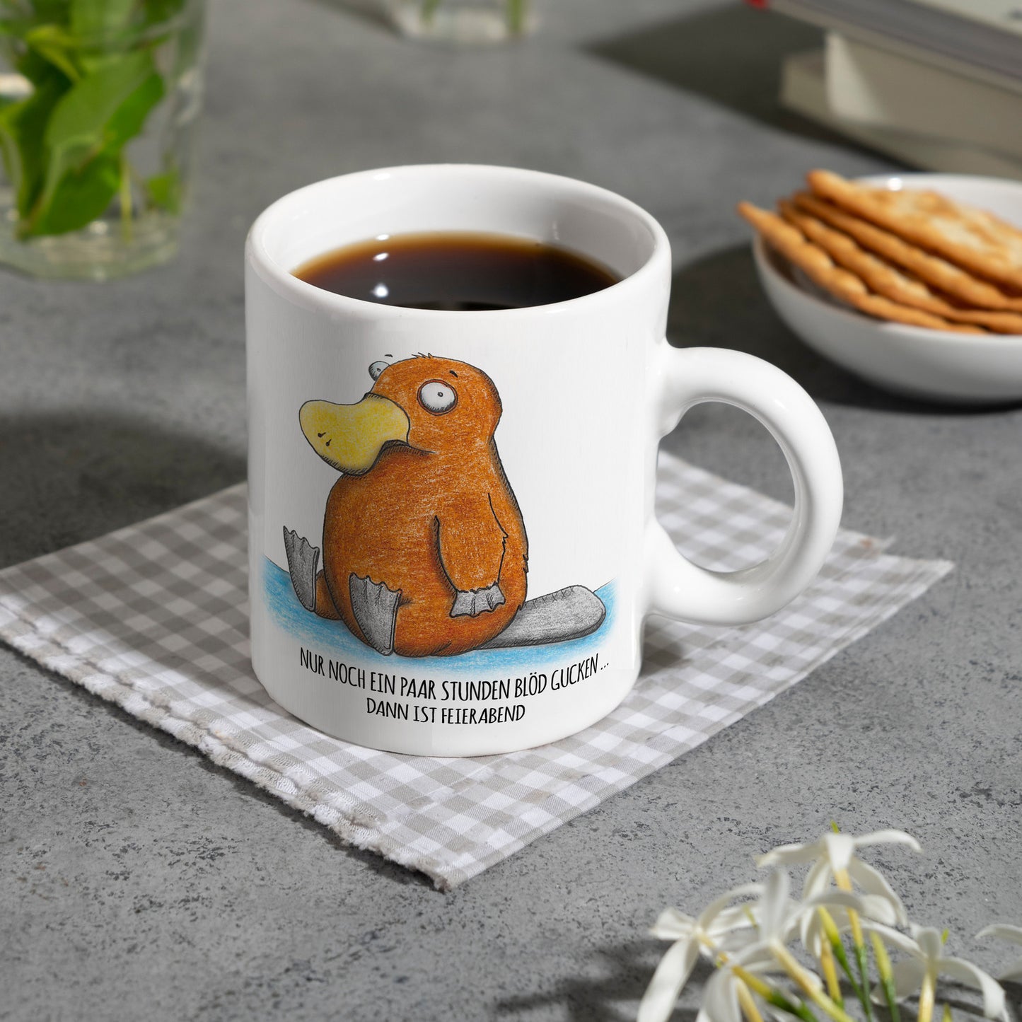 Nur noch ein paar Stunden blöd gucken, dann ist Feierabend Kaffeebecher mit Schnabeltier