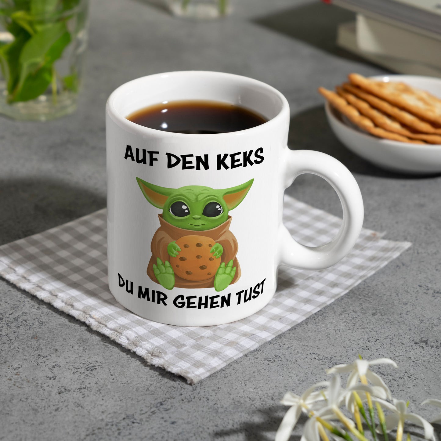 Baby-Alien Kaffeebecher mit Spruch Auf den Keks du mir gehen tust